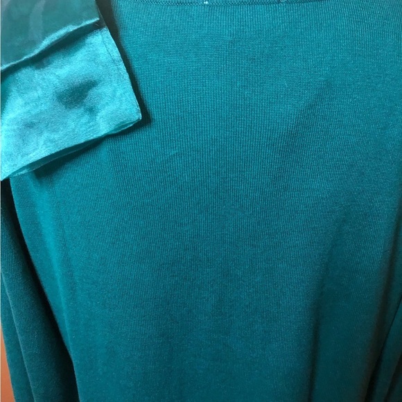 Belle By Kim Gravel Green crew neck Sweater w/detachable green bow Size Large - Picture 7 of 12